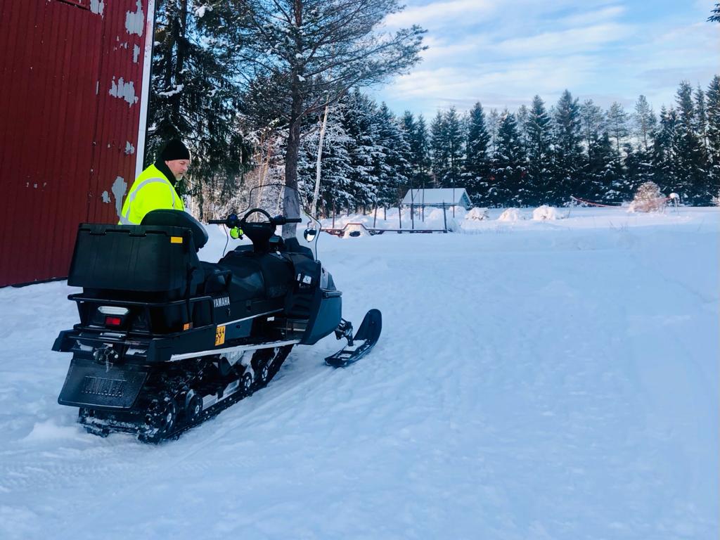 snowmobile-1.jpg