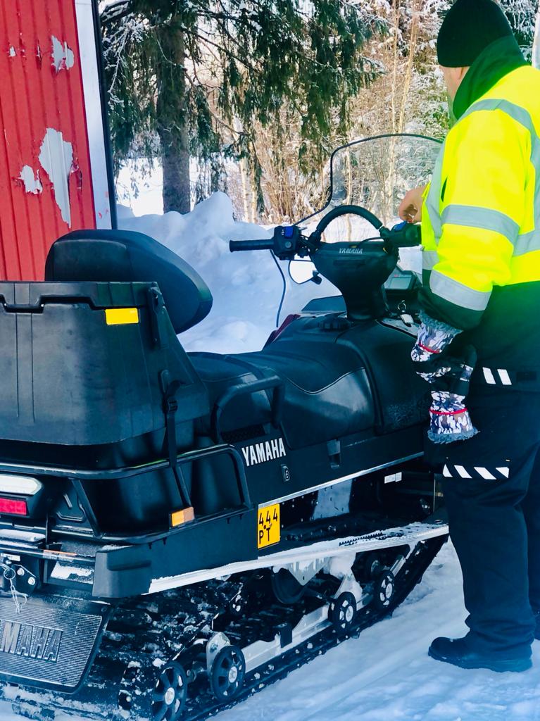 snowmobile2.jpg